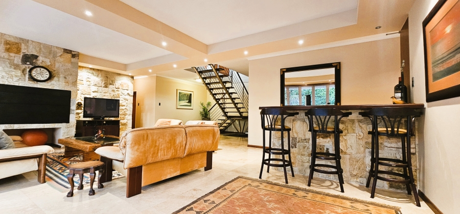 5 Bedroom Property for Sale in Middedorp Western Cape